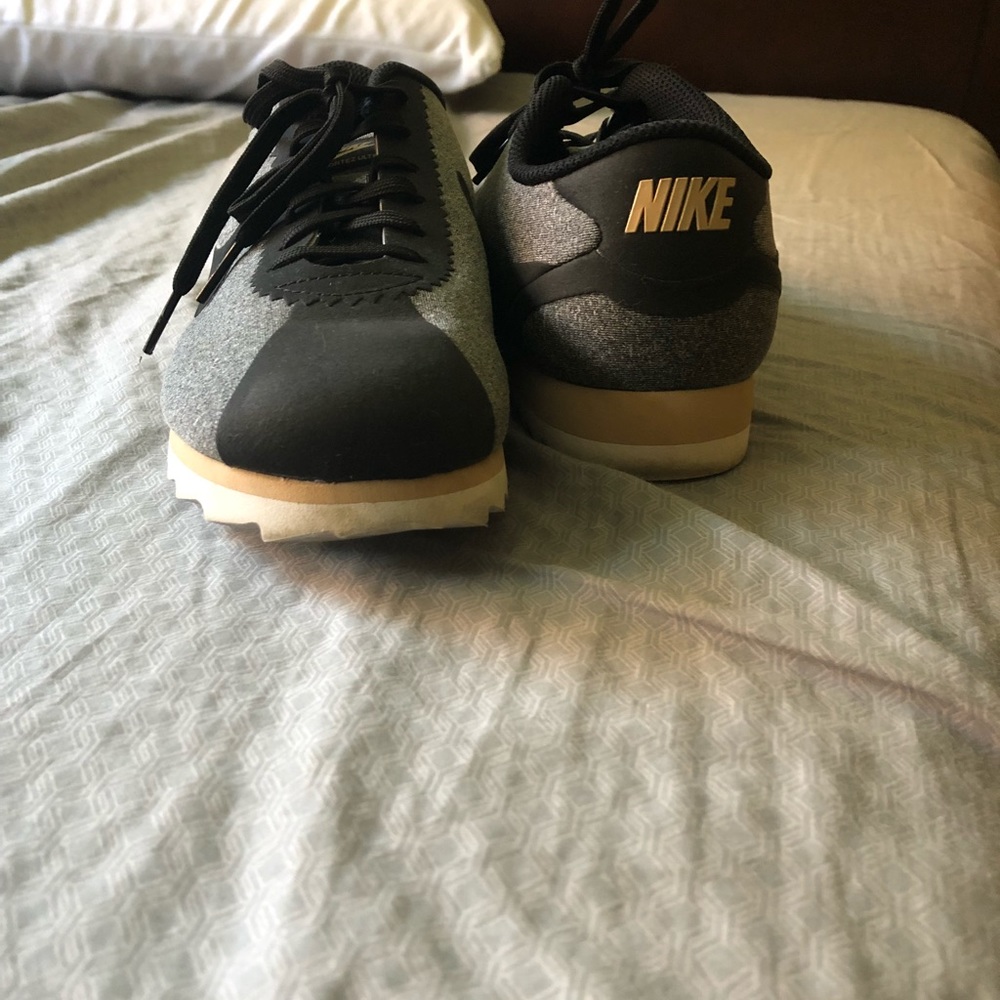 Nike Women’s Heathered Cortez *BRAND NEW*